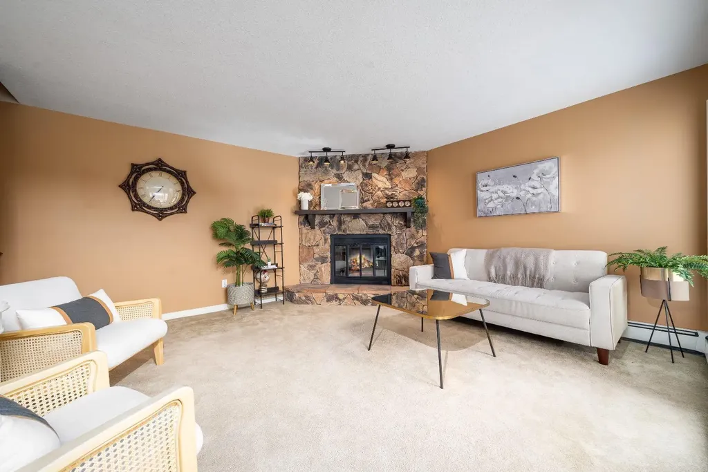 1051 3 Street NW Medicine Hat AB T1A7Y4
