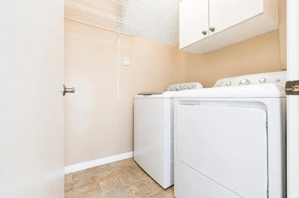 1051 3 Street NW Medicine Hat AB T1A7Y4