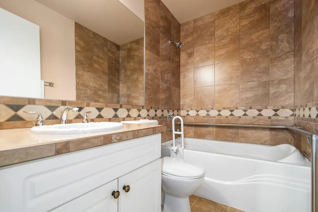 1051 3 Street NW Medicine Hat AB T1A7Y4