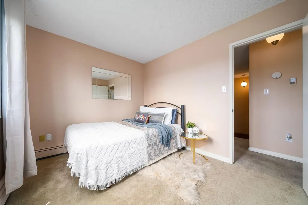 1051 3 Street NW Medicine Hat AB T1A7Y4