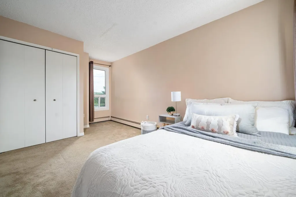 1051 3 Street NW Medicine Hat AB T1A7Y4
