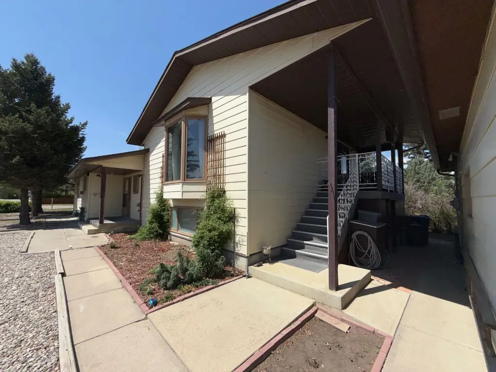 5304 2 Street W Claresholm AB T0l 0T0
