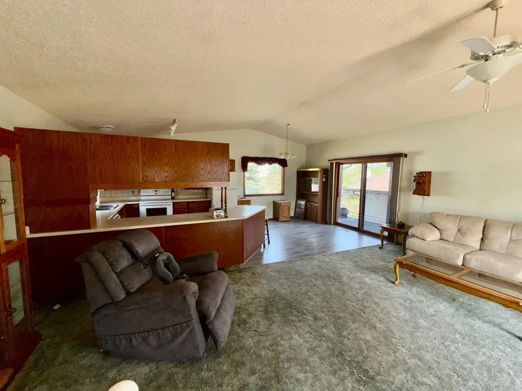 5304 2 Street W Claresholm AB T0l 0T0