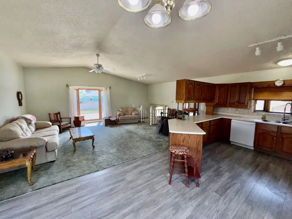 5304 2 Street W Claresholm AB T0l 0T0