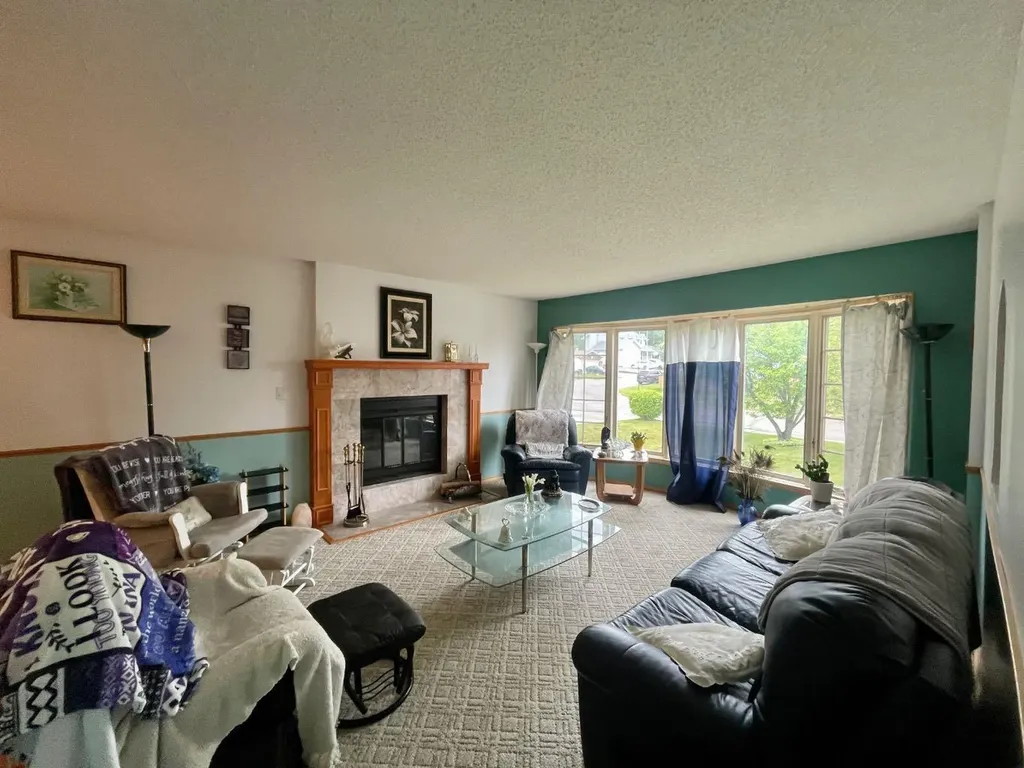 5909 11 Avenue Edson AB T7E 1J2