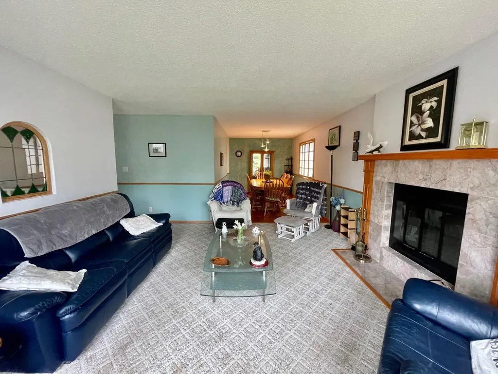 5909 11 Avenue Edson AB T7E 1J2