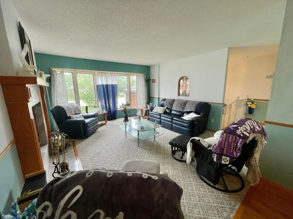 5909 11 Avenue Edson AB T7E 1J2
