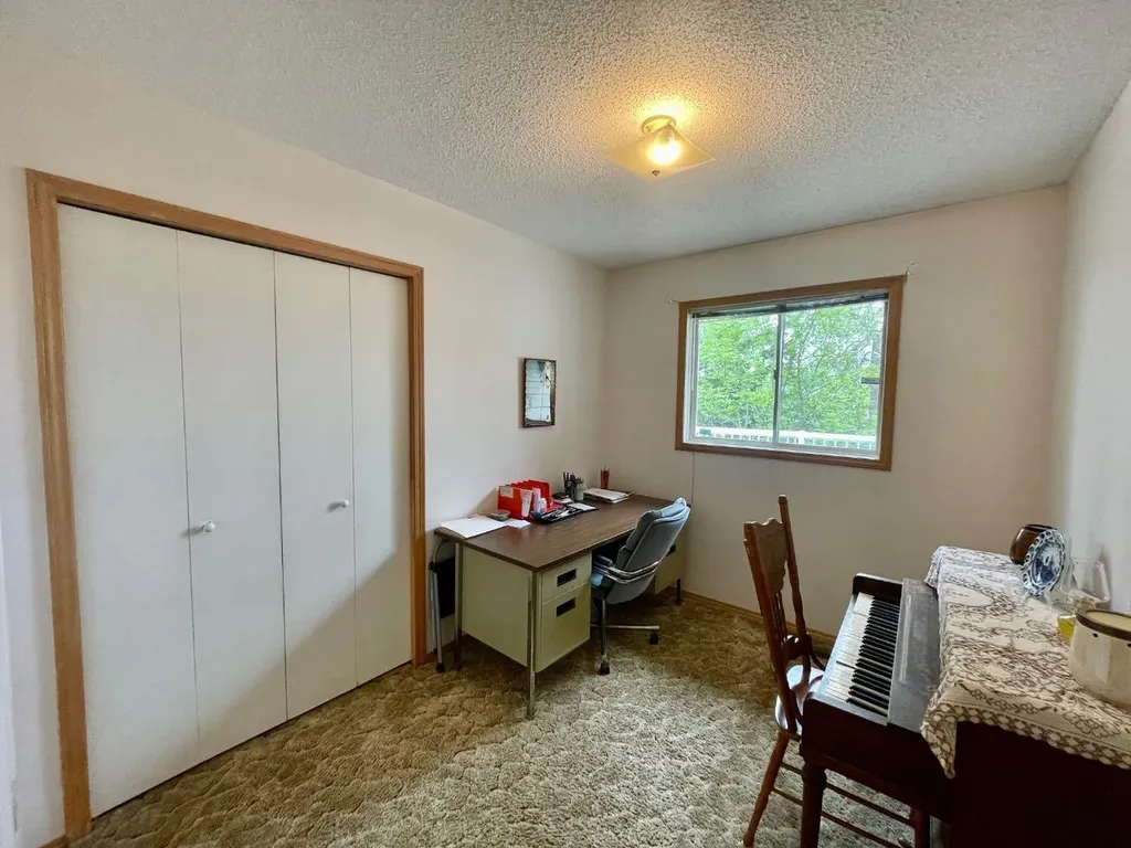 5909 11 Avenue Edson AB T7E 1J2