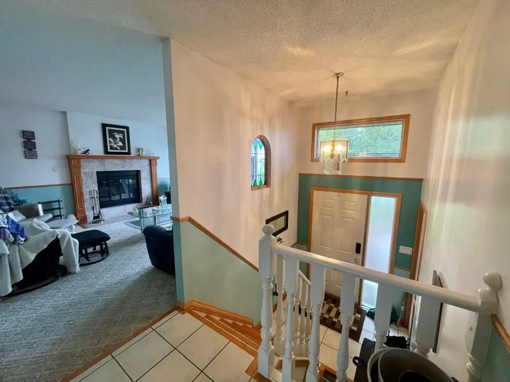 5909 11 Avenue Edson AB T7E 1J2