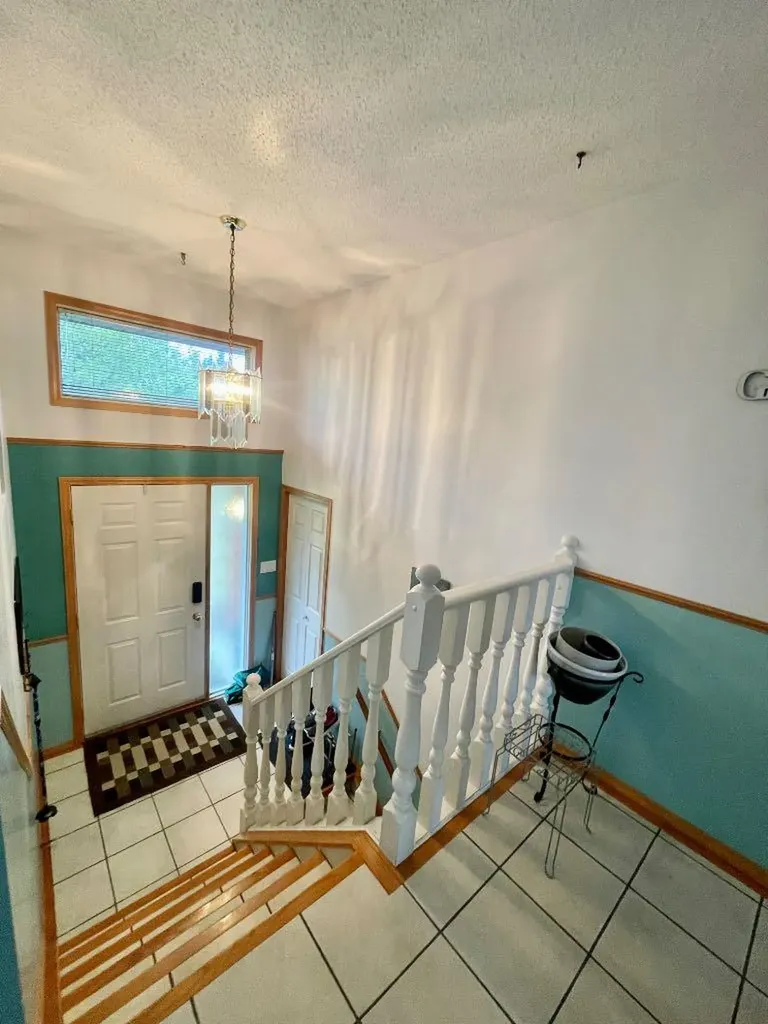 5909 11 Avenue Edson AB T7E 1J2