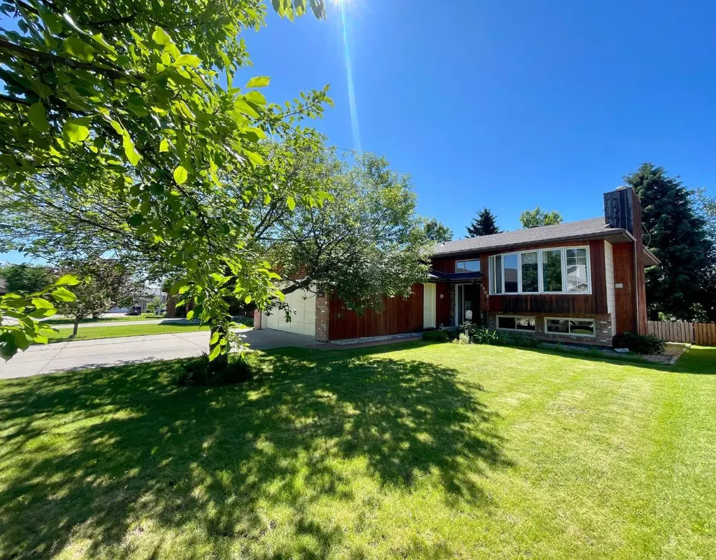 5909 11 Avenue Edson AB T7E 1J2