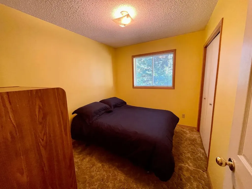 5909 11 Avenue Edson AB T7E 1J2