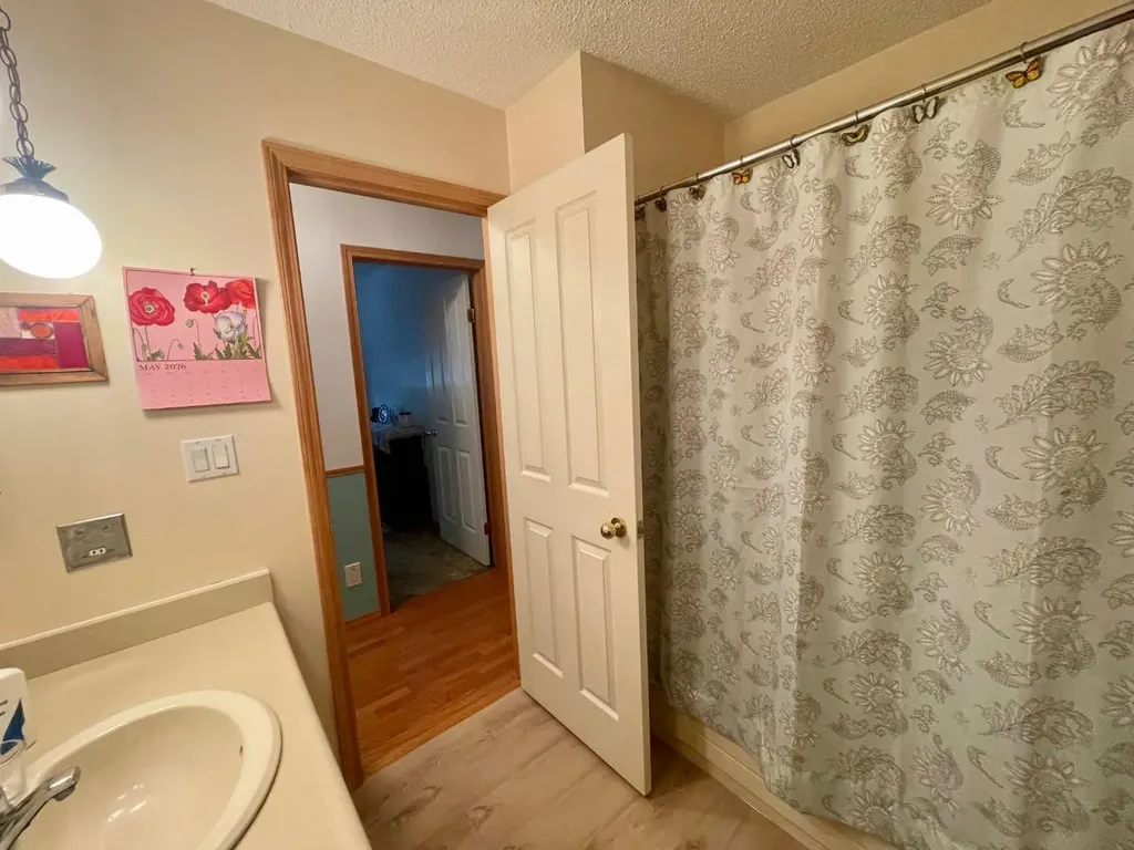 5909 11 Avenue Edson AB T7E 1J2