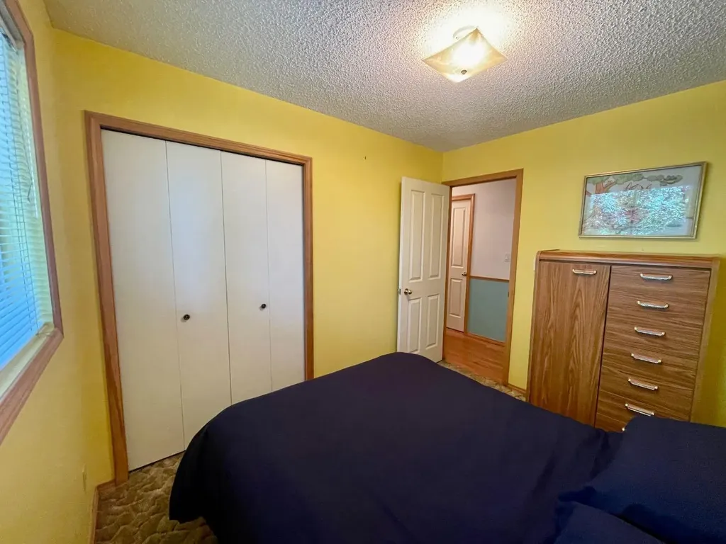 5909 11 Avenue Edson AB T7E 1J2