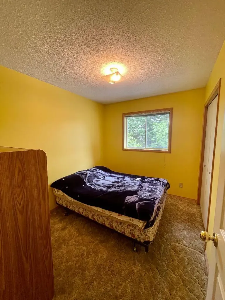 5909 11 Avenue Edson AB T7E 1J2