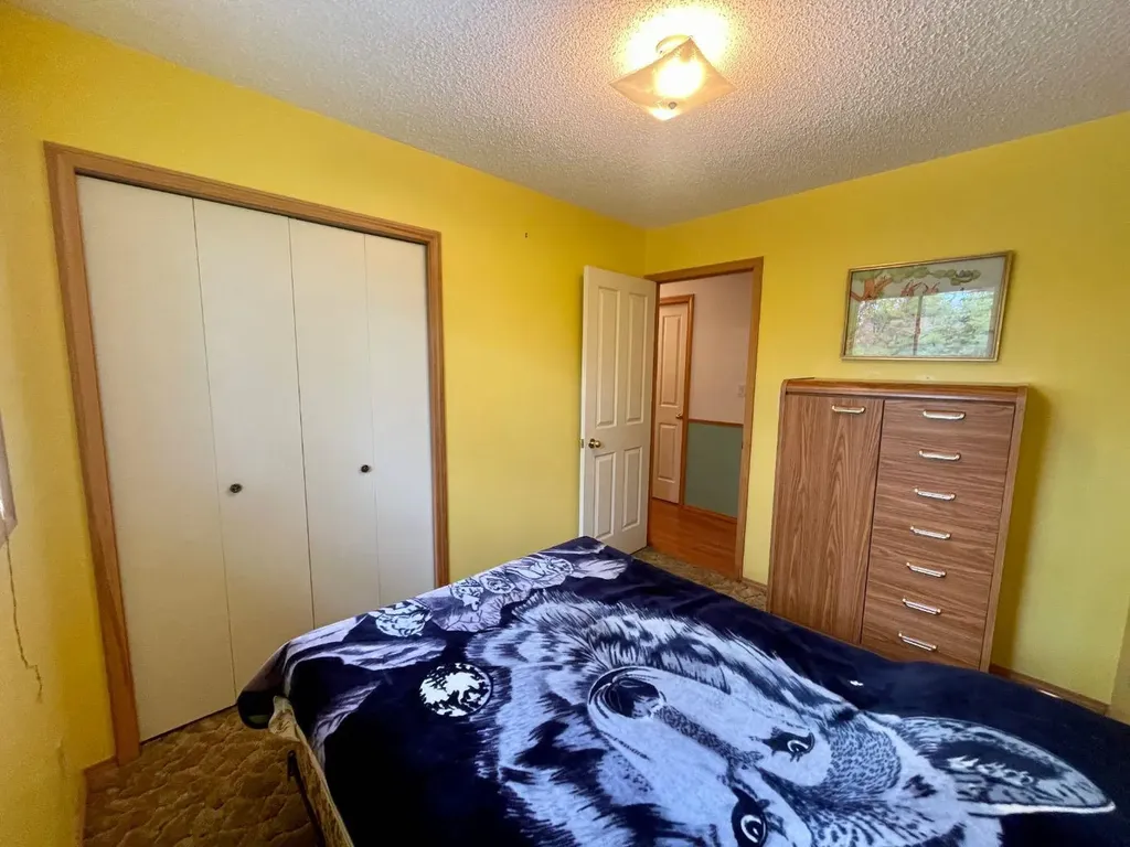 5909 11 Avenue Edson AB T7E 1J2