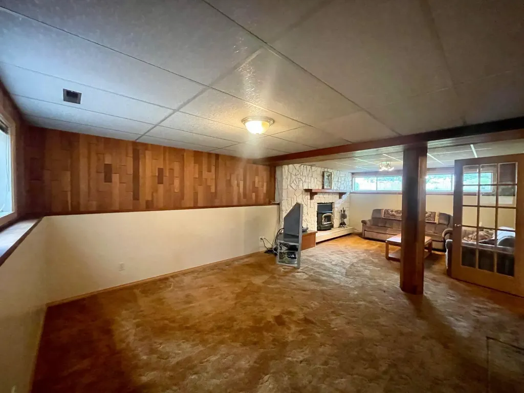 5909 11 Avenue Edson AB T7E 1J2
