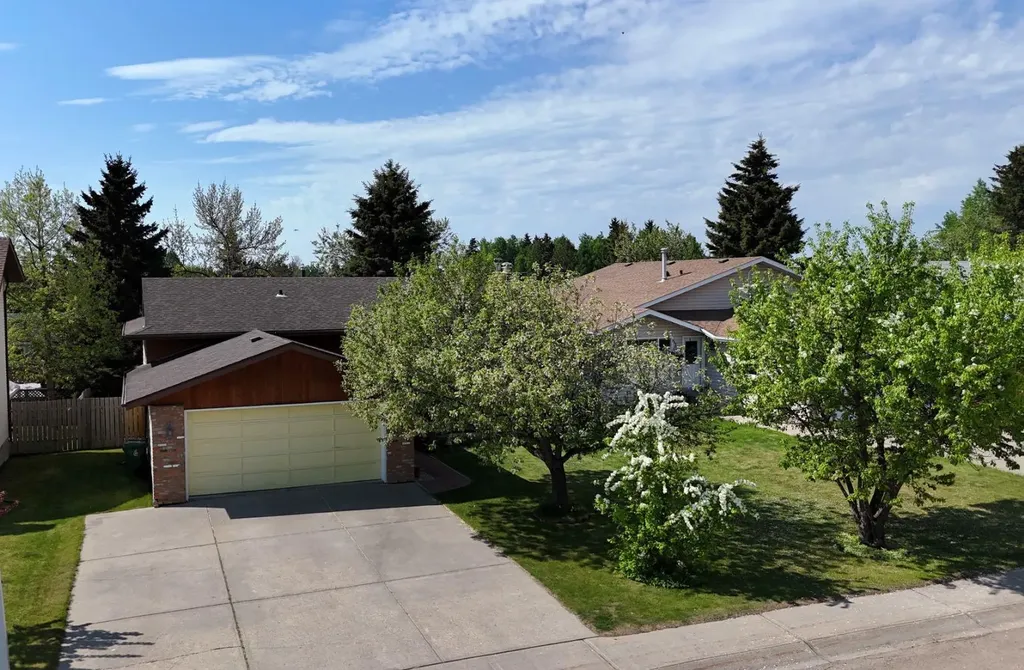 5909 11 Avenue Edson AB T7E 1J2