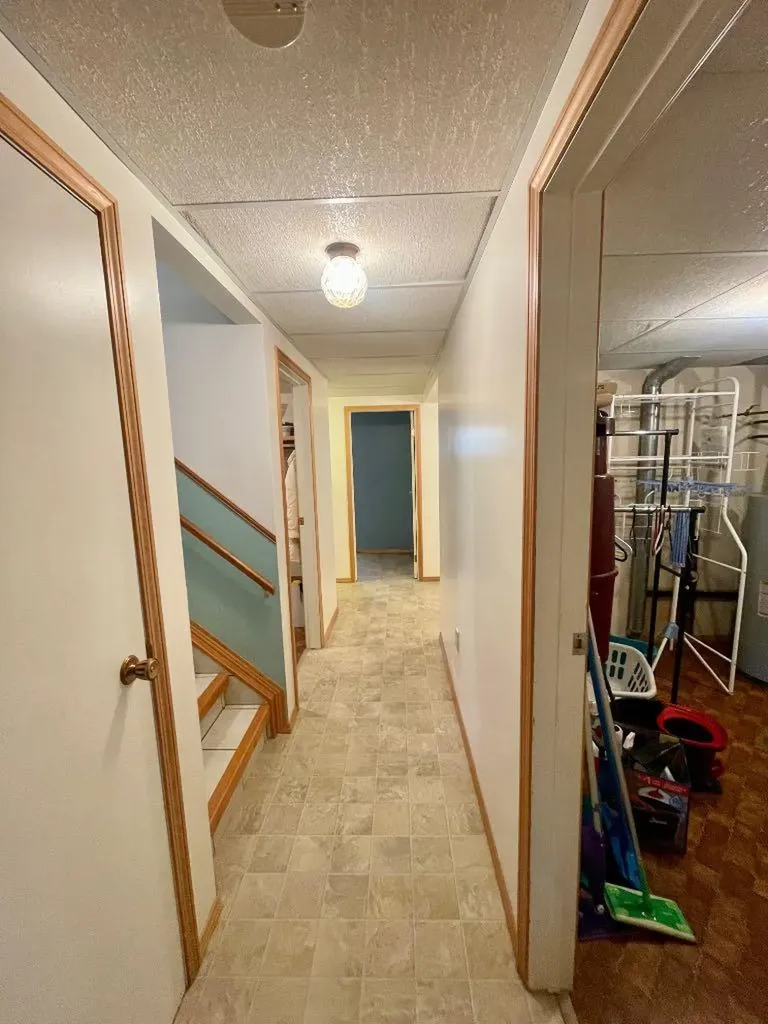 5909 11 Avenue Edson AB T7E 1J2