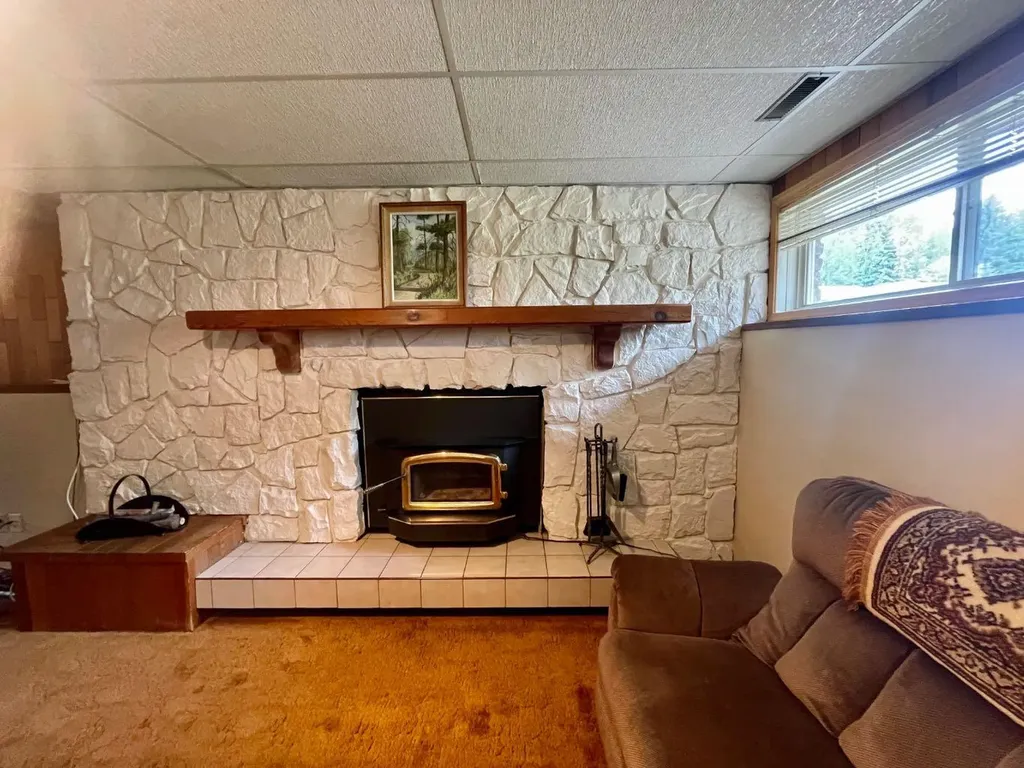5909 11 Avenue Edson AB T7E 1J2