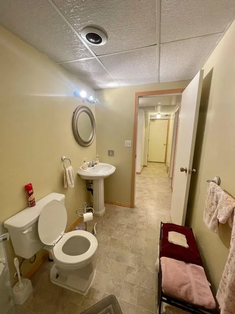5909 11 Avenue Edson AB T7E 1J2