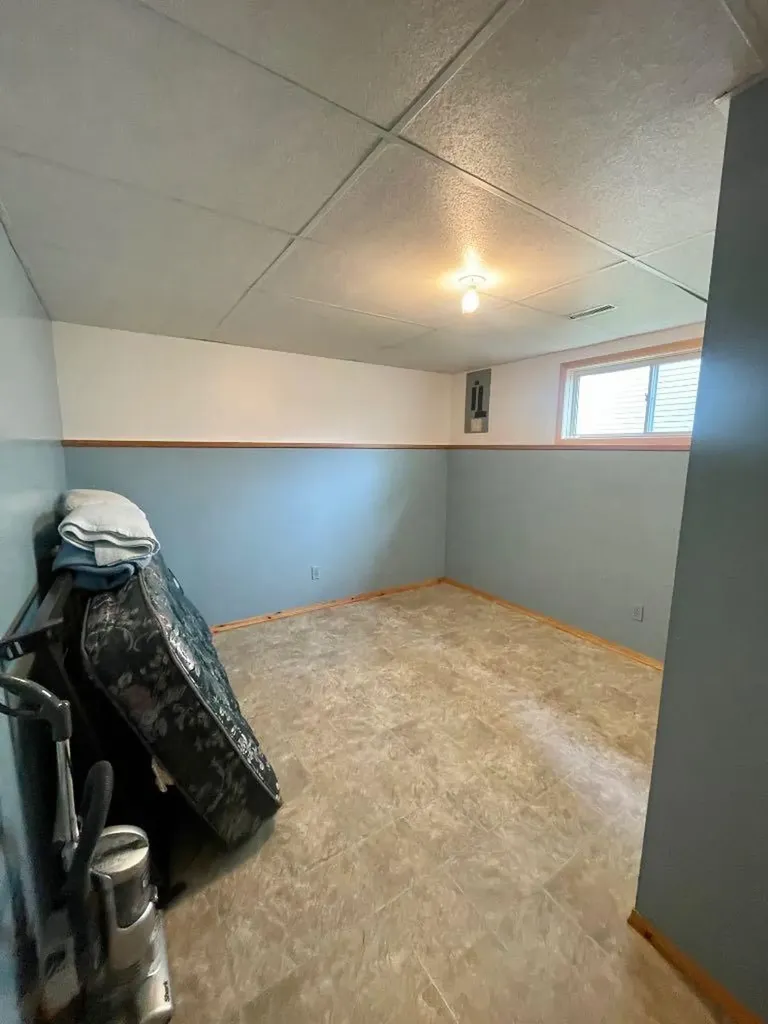 5909 11 Avenue Edson AB T7E 1J2