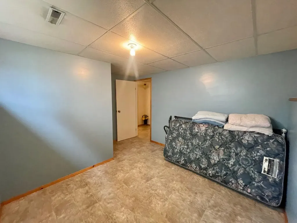 5909 11 Avenue Edson AB T7E 1J2