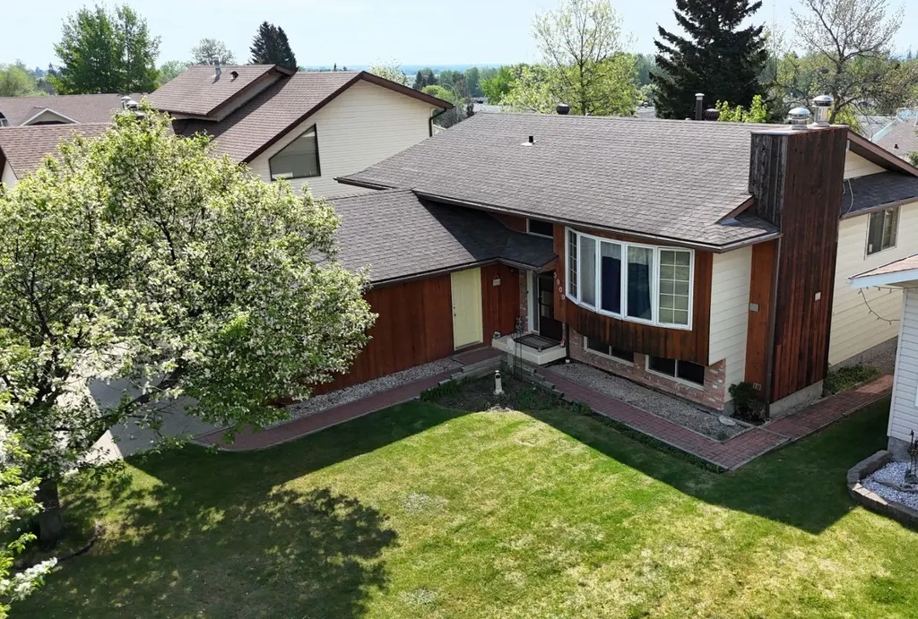 5909 11 Avenue Edson AB T7E 1J2