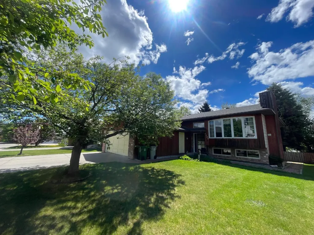 5909 11 Avenue Edson AB T7E 1J2