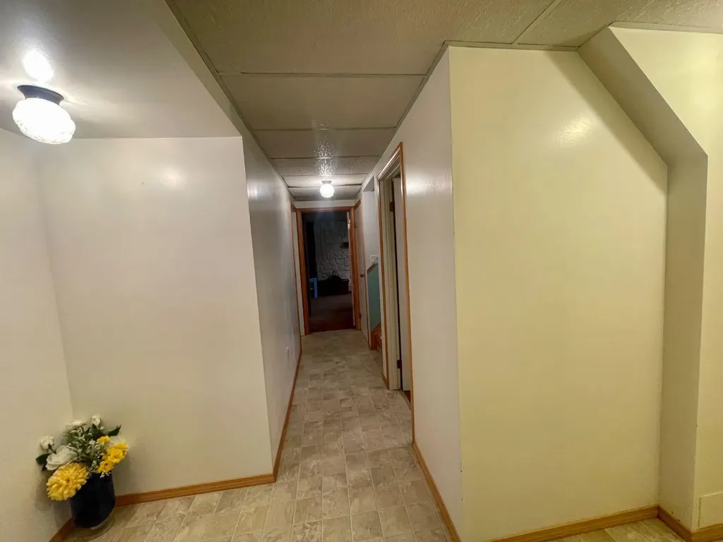 5909 11 Avenue Edson AB T7E 1J2