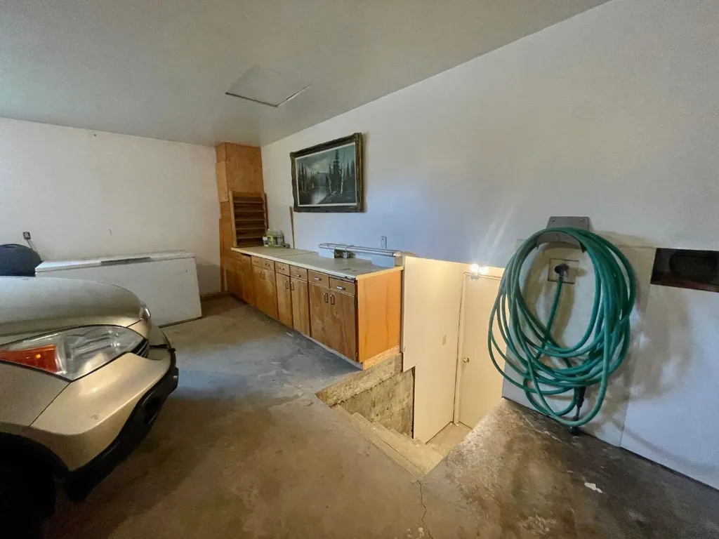 5909 11 Avenue Edson AB T7E 1J2