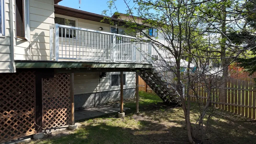 5909 11 Avenue Edson AB T7E 1J2