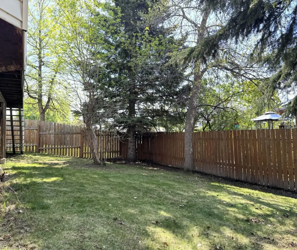 5909 11 Avenue Edson AB T7E 1J2
