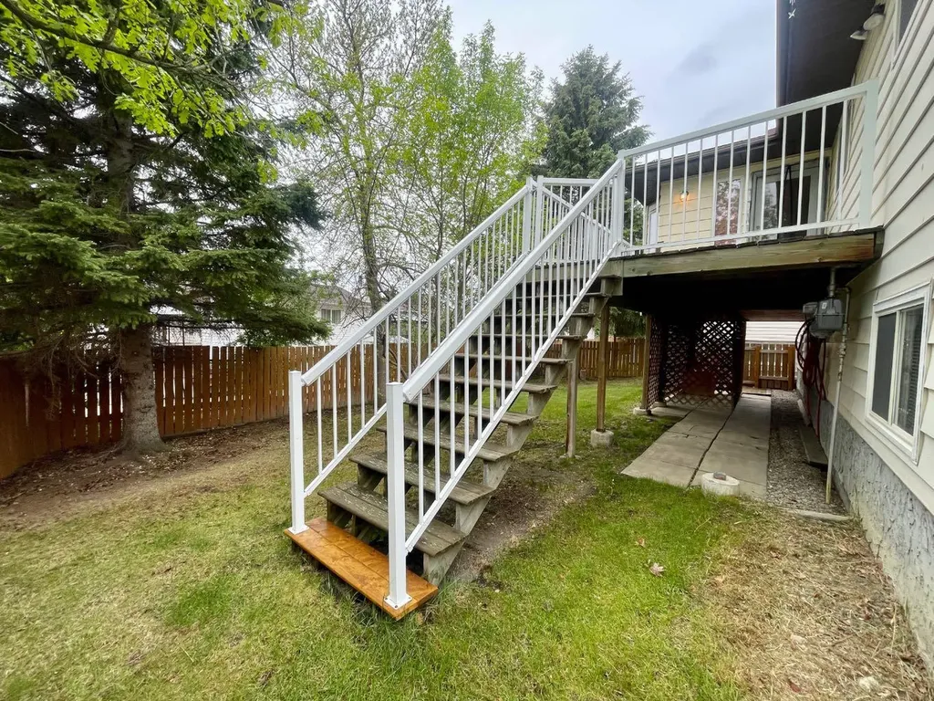 5909 11 Avenue Edson AB T7E 1J2