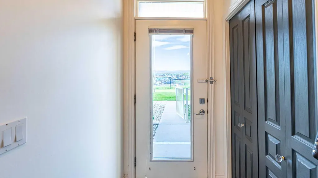 169 Rockyledge View NW Calgary AB T3G 5X1