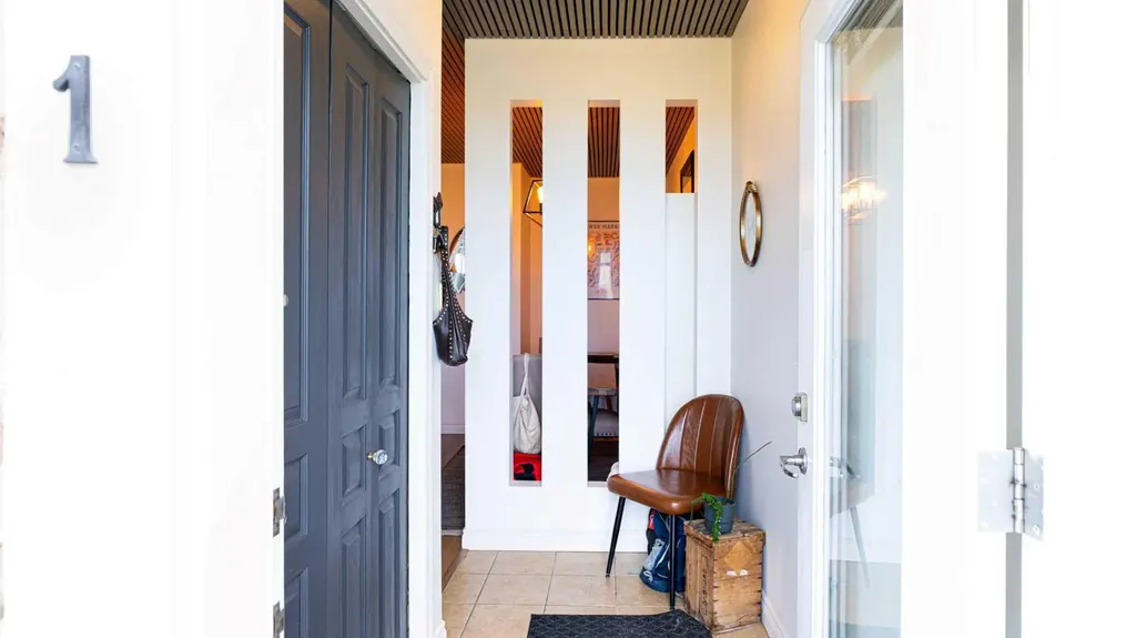 169 Rockyledge View NW Calgary AB T3G 5X1