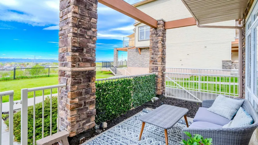 169 Rockyledge View NW Calgary AB T3G 5X1