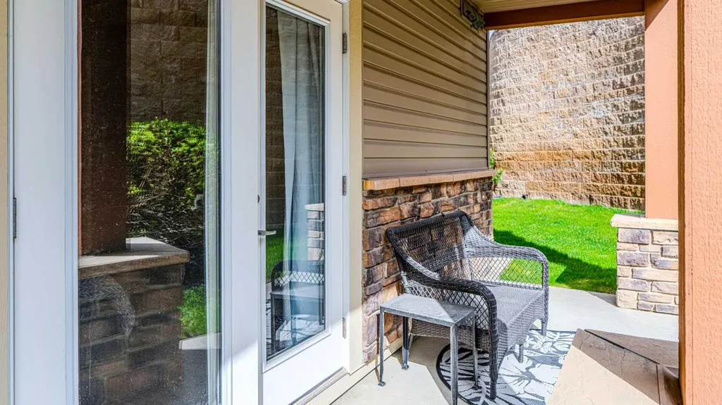 169 Rockyledge View NW Calgary AB T3G 5X1