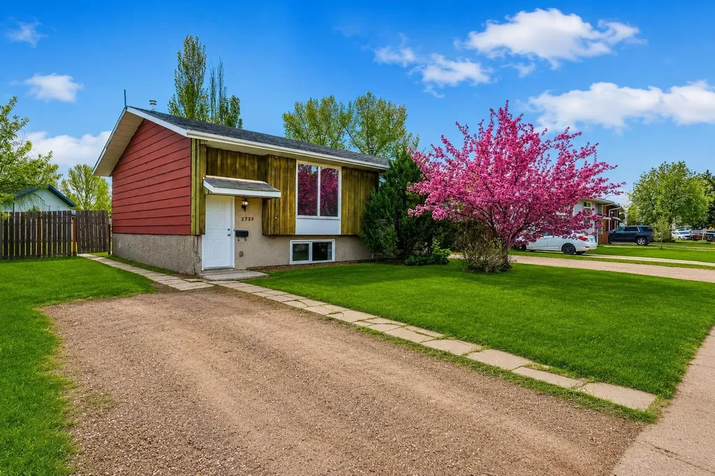 2723 47 Avenue Lloydminster SK S9V 1H3