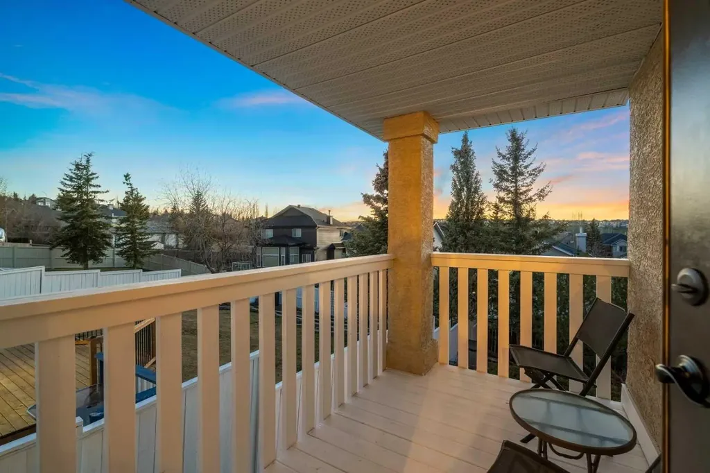 94 Edgebrook Heights NW Calgary AB T3A 5M5