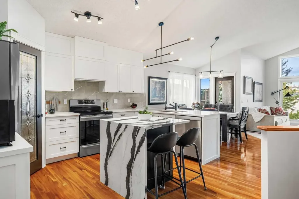 94 Edgebrook Heights NW Calgary AB T3A 5M5