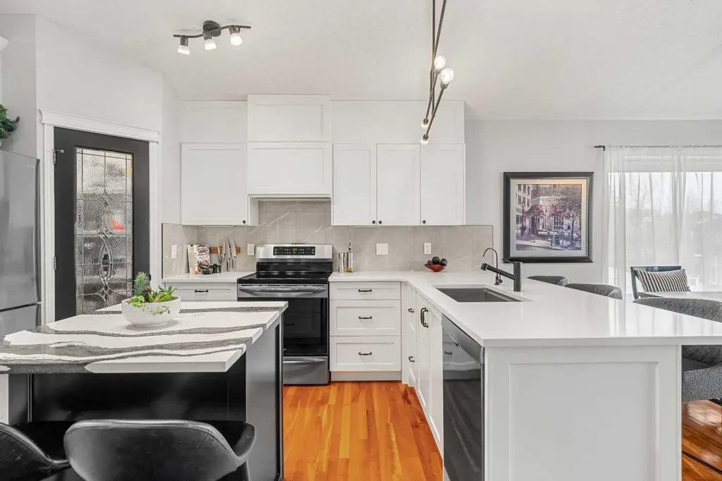 94 Edgebrook Heights NW Calgary AB T3A 5M5