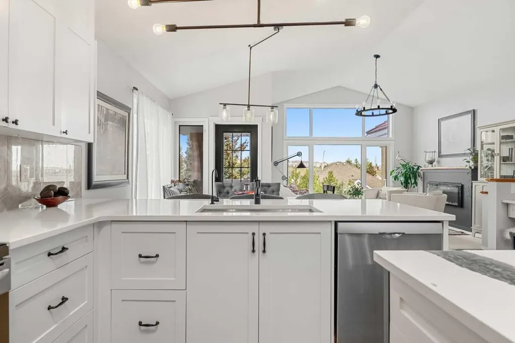 94 Edgebrook Heights NW Calgary AB T3A 5M5