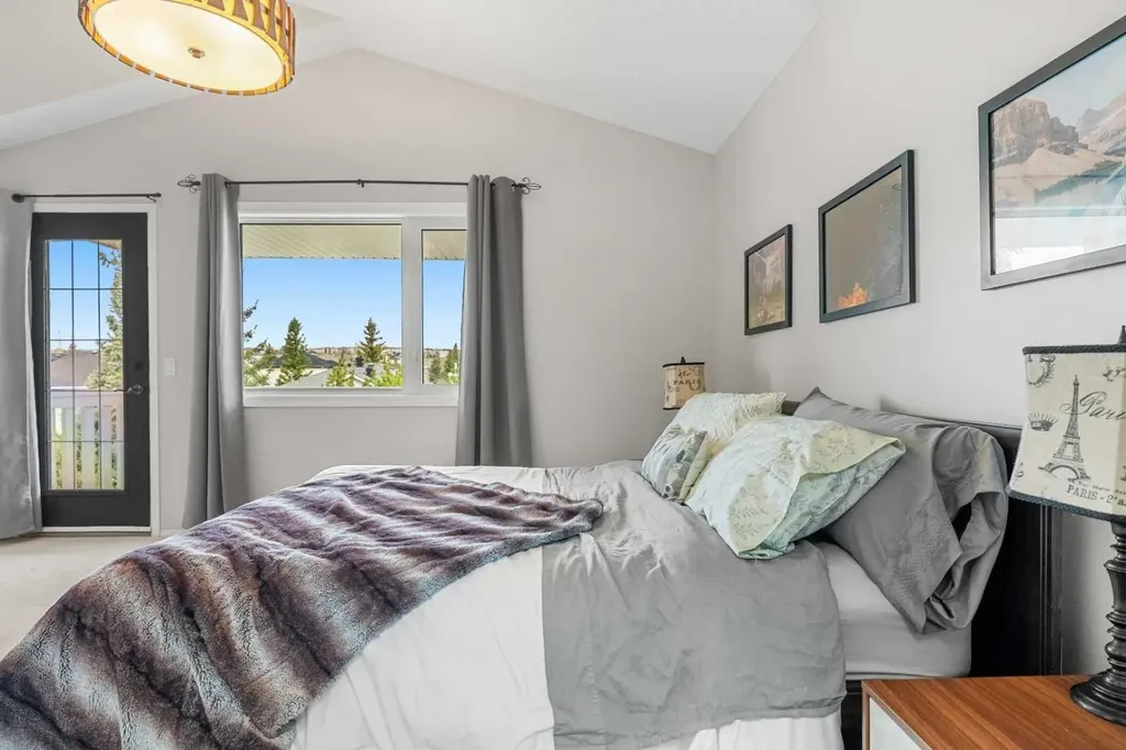 94 Edgebrook Heights NW Calgary AB T3A 5M5
