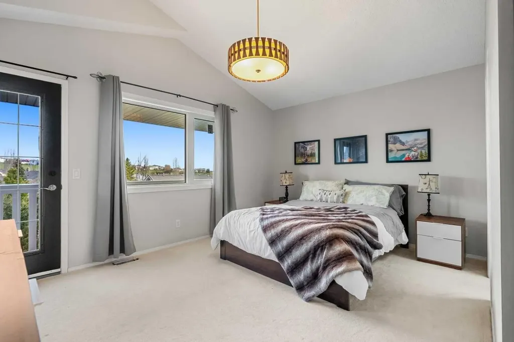 94 Edgebrook Heights NW Calgary AB T3A 5M5