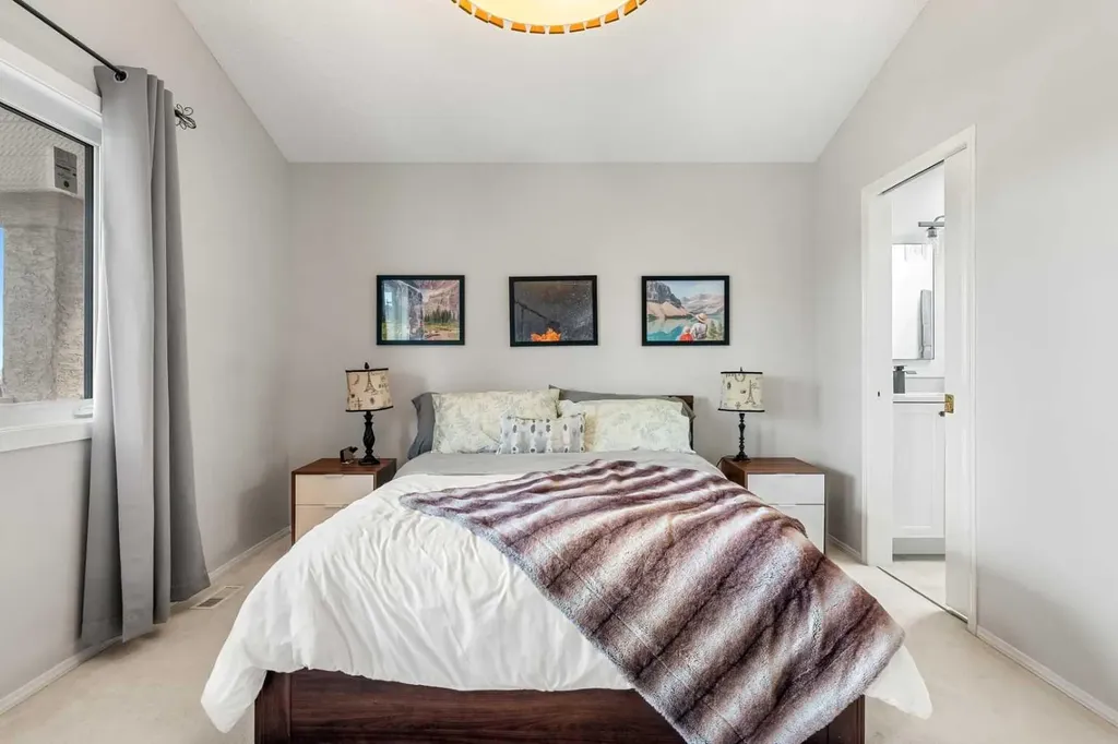 94 Edgebrook Heights NW Calgary AB T3A 5M5
