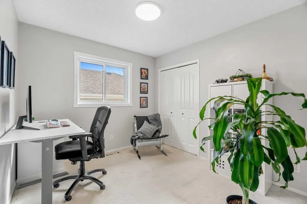 94 Edgebrook Heights NW Calgary AB T3A 5M5