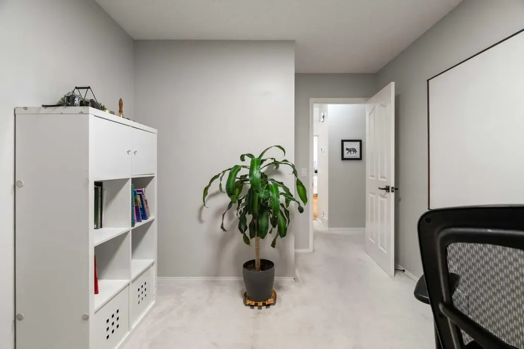 94 Edgebrook Heights NW Calgary AB T3A 5M5