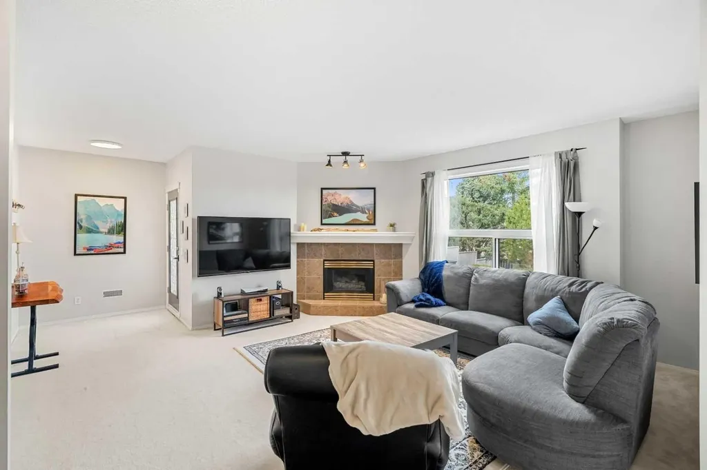 94 Edgebrook Heights NW Calgary AB T3A 5M5