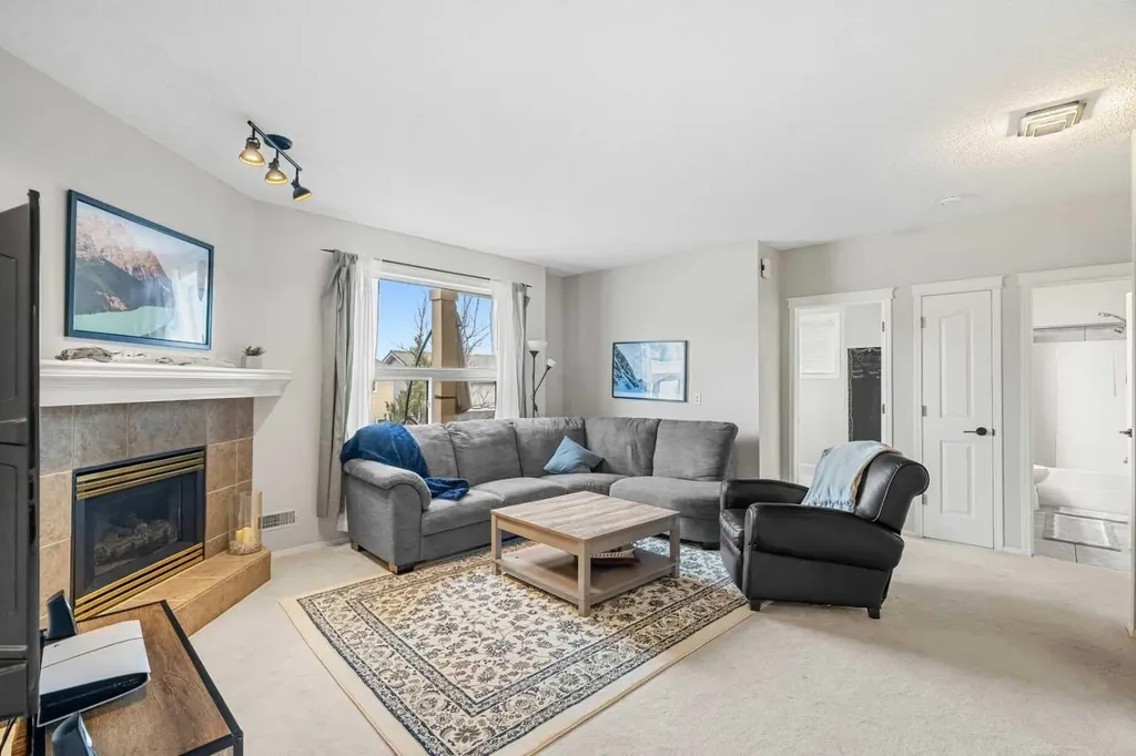 94 Edgebrook Heights NW Calgary AB T3A 5M5